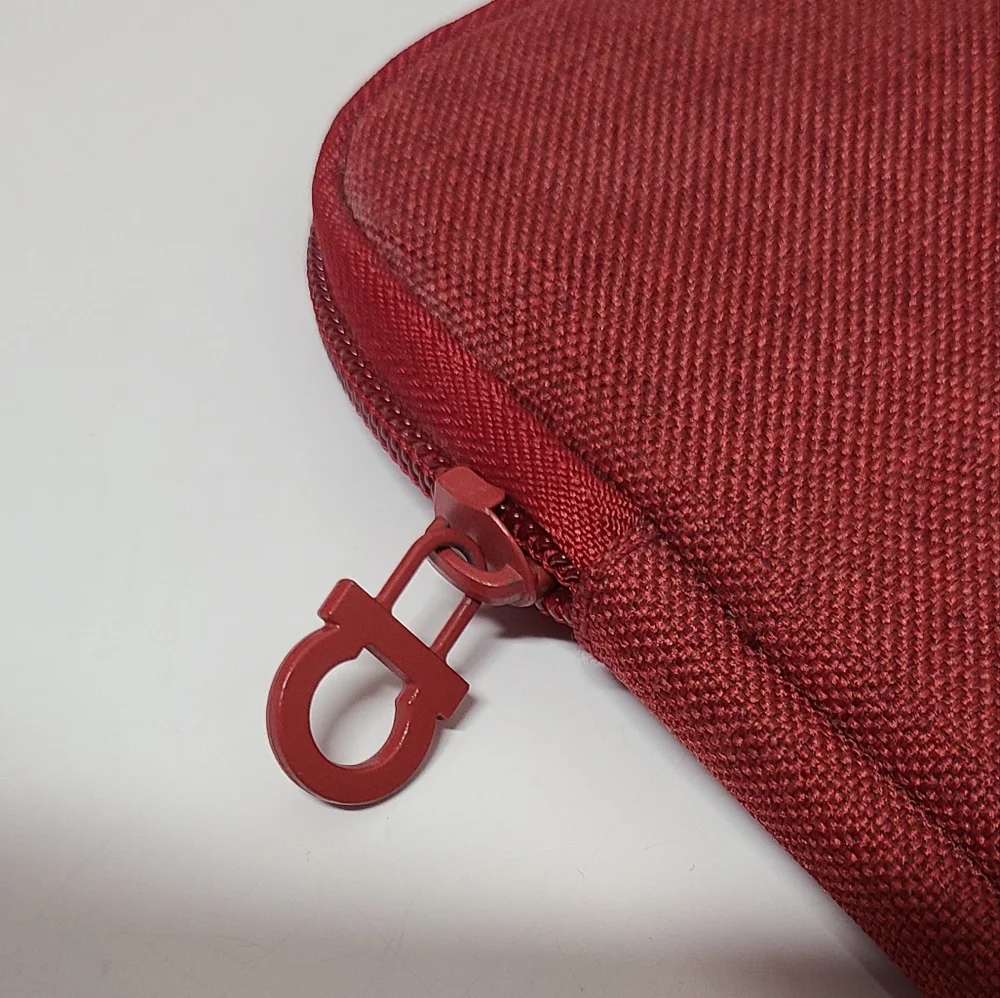 Salvatore Ferragamo Parfums Special Edition Burgundy Red Avianca Accessory Case